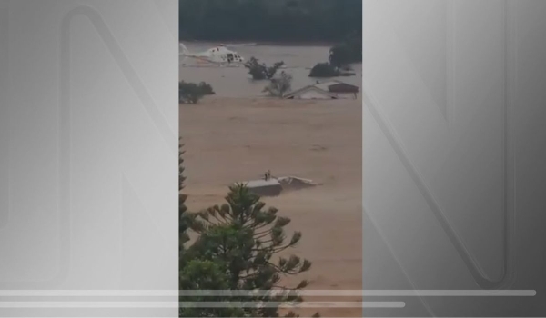 Chuvas no RS: Tentativa de salvamento termina com pessoa levada pela enxurrada no Vale do Taquari
